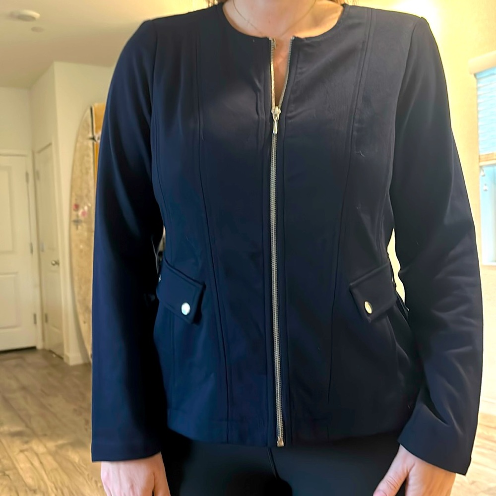 2 piece suit (comes with jacket and pants) never worn